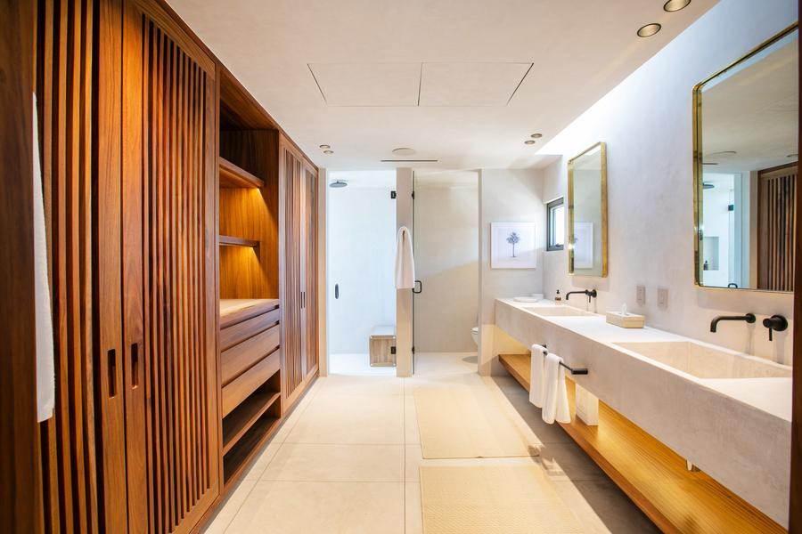 Master bath with timber screening